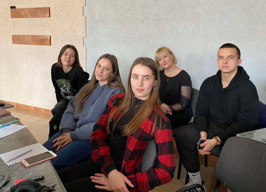 Студенти групи Ж-34 з організаторкою зустрічі Галиною Синоруб